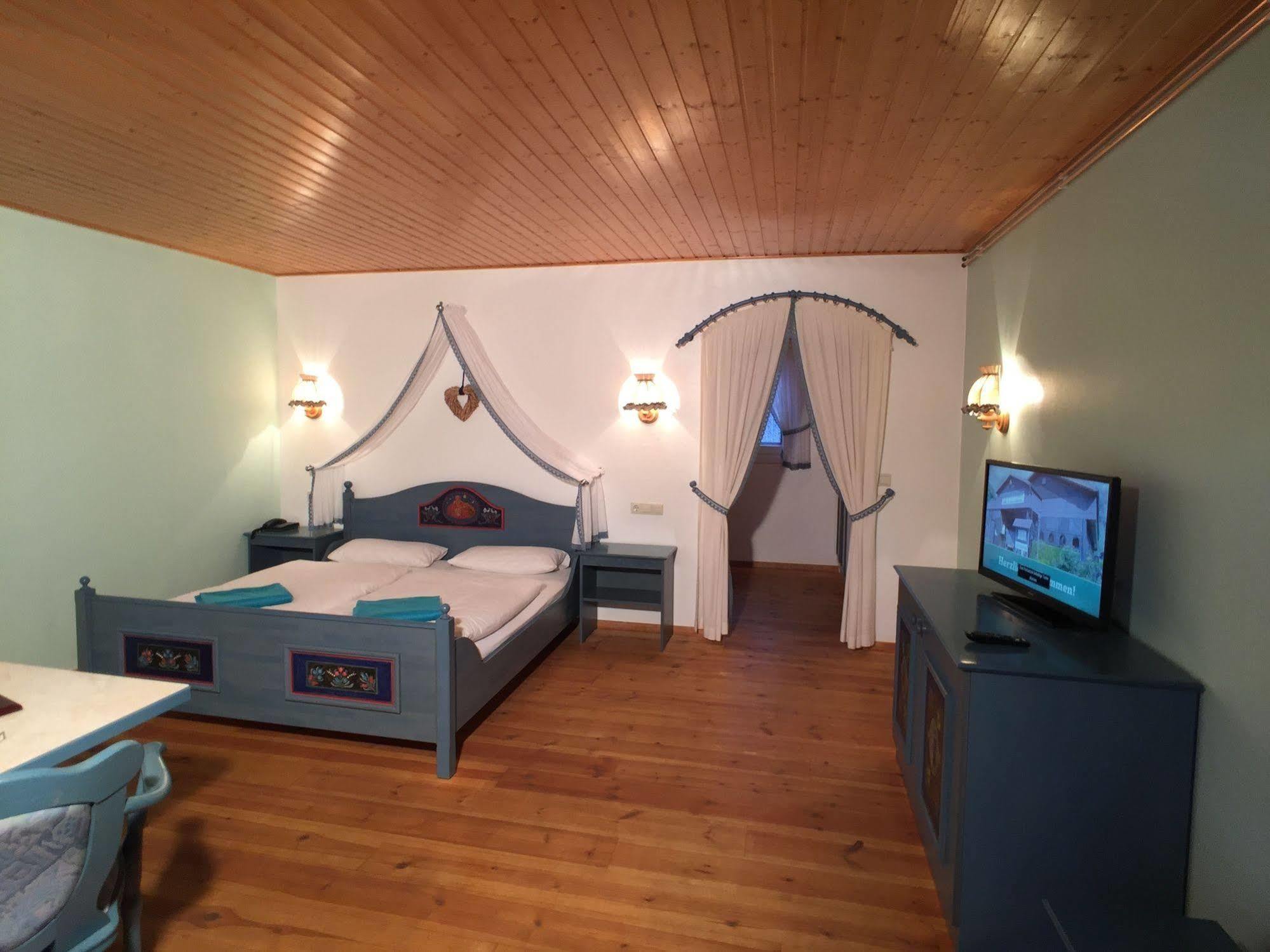 Hotel & Restaurant Zur Spreewaelderin Golssen ภายนอก รูปภาพ